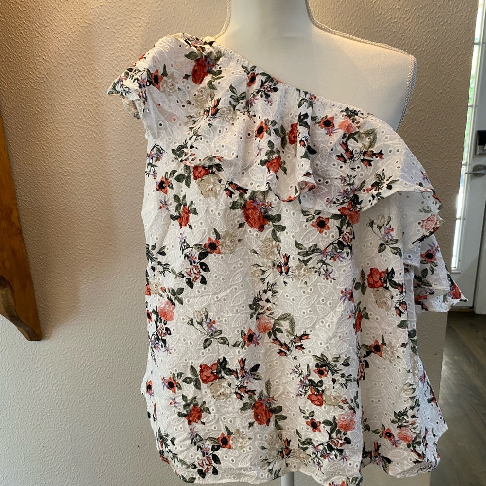 Women’s INC plus size 1X one shoulder floral eyelet top - Excellent condition